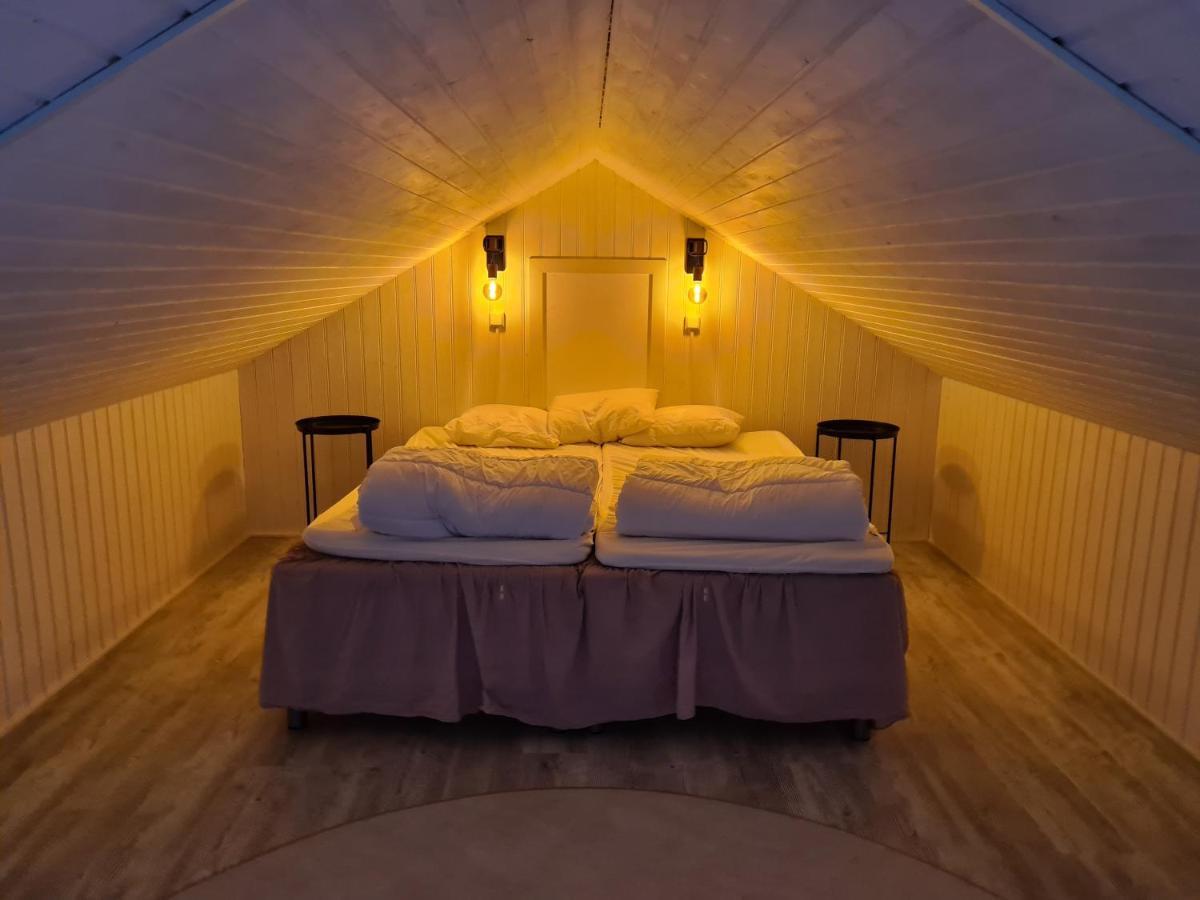 Pinebo Palace Guesthouse อุลริเซฮามน์ ภายนอก รูปภาพ