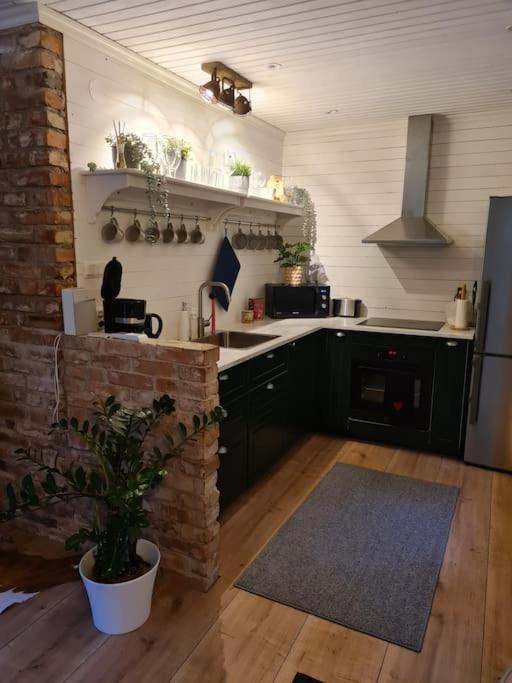 Pinebo Palace Guesthouse อุลริเซฮามน์ ภายนอก รูปภาพ